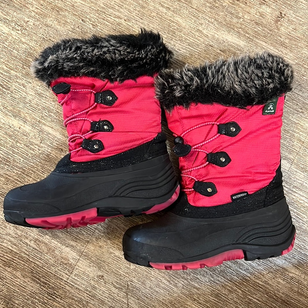 Girls Kamik Waterproof snow boots 
Size 3Y
Pink and Black